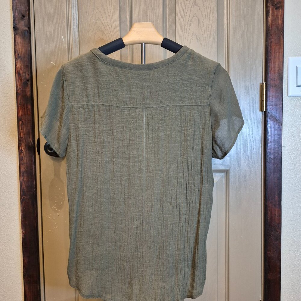 Liz Claiborne Olive Green Blouse with Lace-Up Detail - Picture 2 of 7